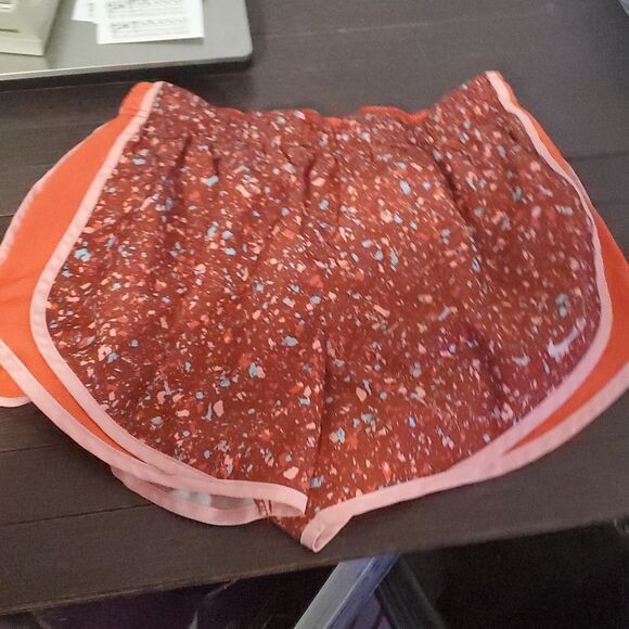 Nike Women's Black and Red Shorts Trio - Picture 7 of 8